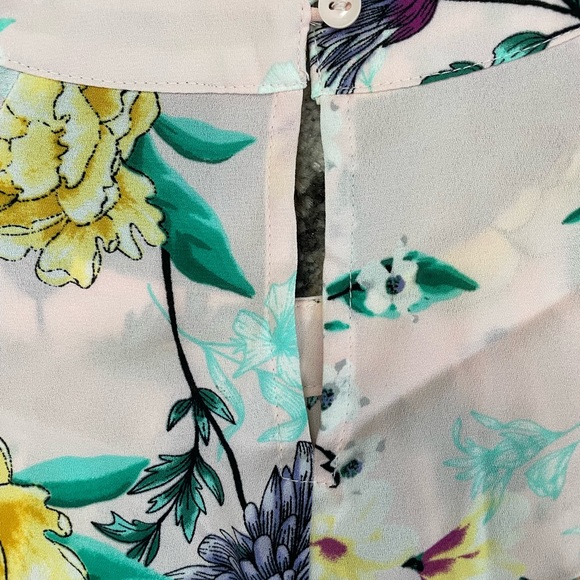 NWOT - Liz Claiborne flutter sleeve floral blouse - Size Small - Picture 7 of 7
